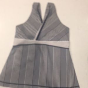 Lululemon women’s white and navy tank top size 8